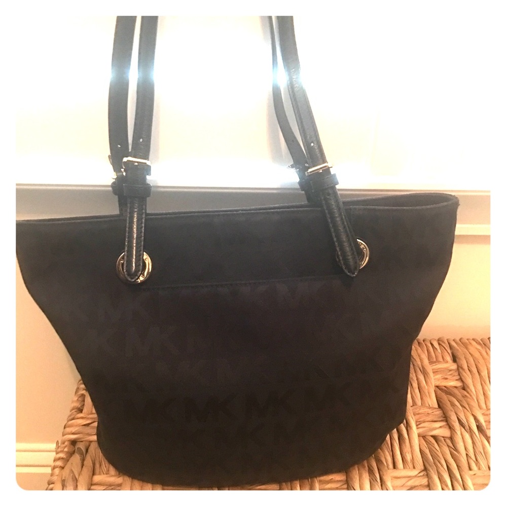 Black Michael Kors bucket purse